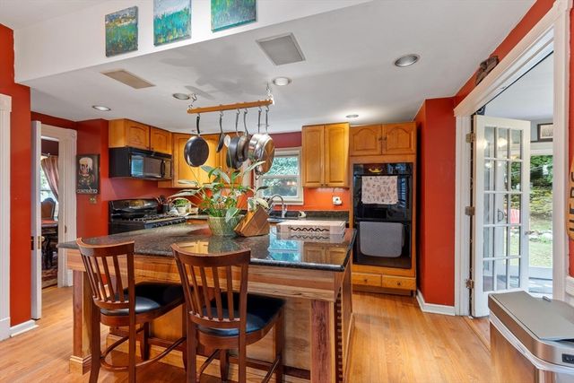 192 Wentworth Ave, Lowell, MA 01852