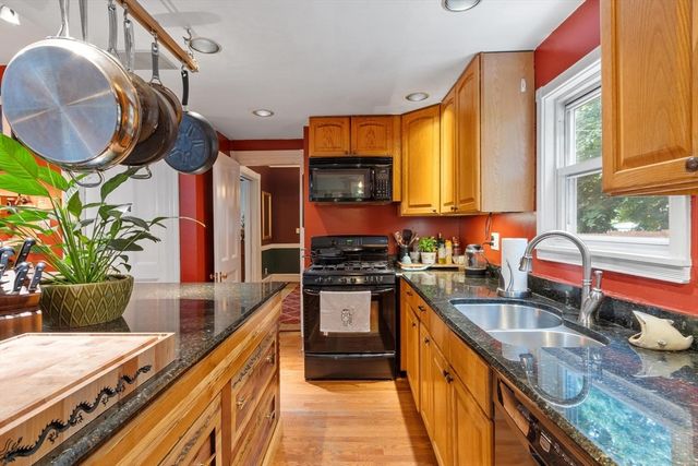 192 Wentworth Ave, Lowell, MA 01852