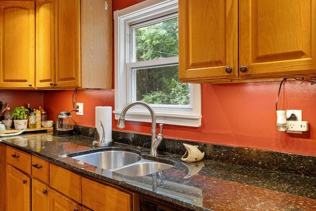192 Wentworth Ave, Lowell, MA 01852