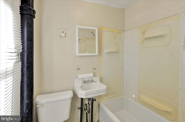 212 DUMNS CT, Reading, PA 19601