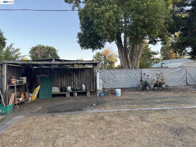1603 Morgan St, Mountain View, CA 94043