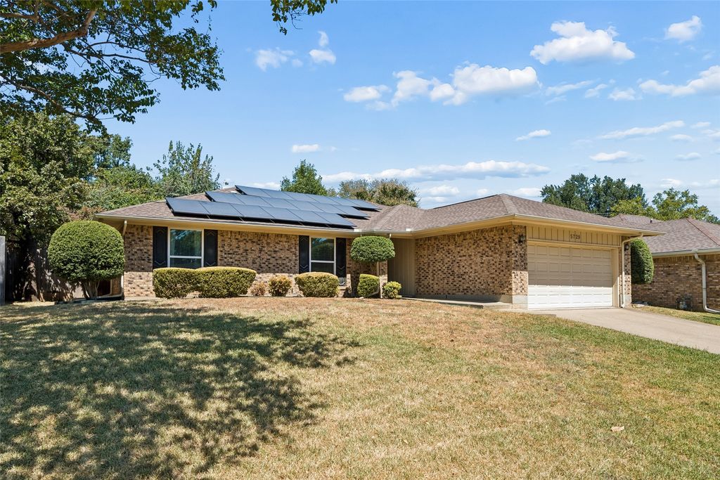 5729 Sage Bloom Drive, Arlington, TX 76017 — exterior