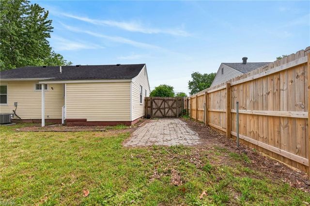 211 Courtney DR, Hampton, VA 23669