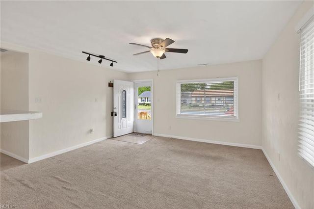 211 Courtney DR, Hampton, VA 23669