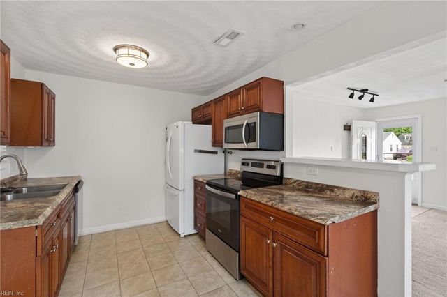 211 Courtney DR, Hampton, VA 23669