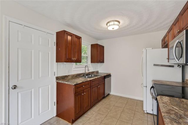 211 Courtney DR, Hampton, VA 23669