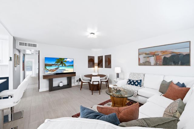 4 Seville Terrace 4, Delray Beach, FL 33446