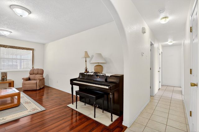 2611 Linda Lane SW, Albuquerque, NM 87105