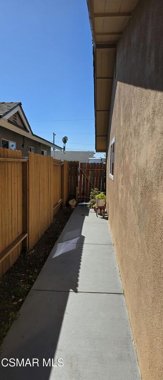 Image 4 of property listing at 1361 Gardenia Street, Oxnard, CA 93036