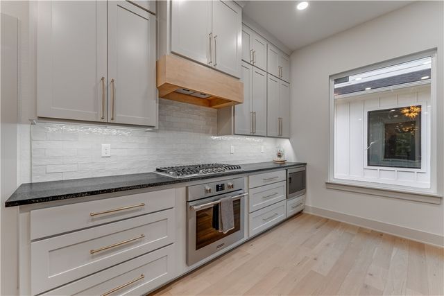 1765 Walnut Avenue, Fayetteville, AR 72703