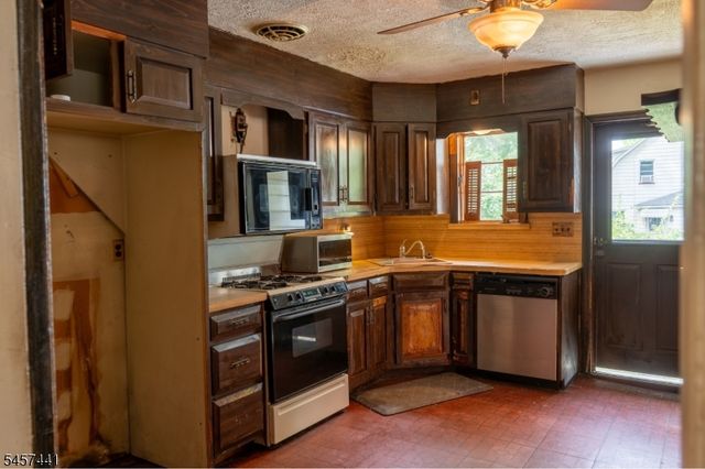 10 Moore Pl, Nutley Twp., NJ 07110