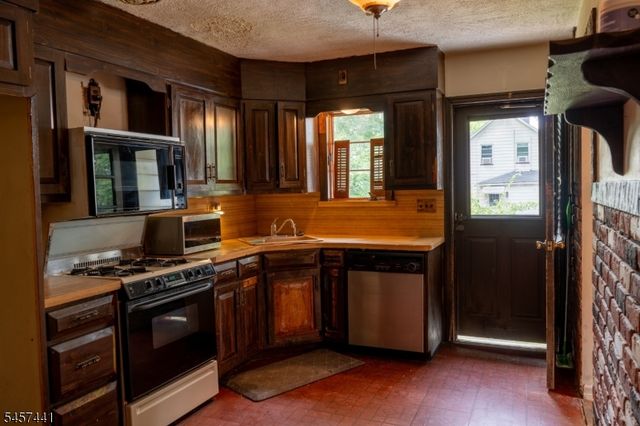 10 Moore Pl, Nutley Twp., NJ 07110