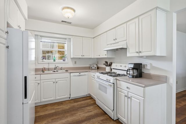 2267 Whispering Oaks Court, Highland, IN 46322