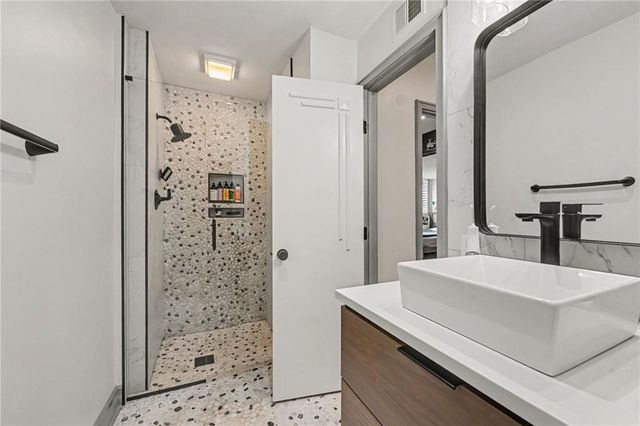 5346 W 123RD Street, Leawood, KS 66209