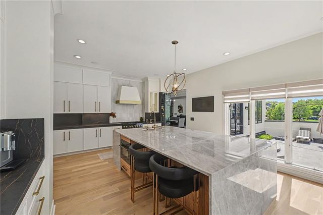 5346 W 123RD Street, Leawood, KS 66209