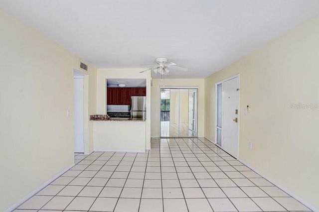 8605 HURON COURT 33, Tampa, FL 33614