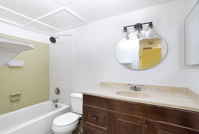 8605 HURON COURT 33, Tampa, FL 33614