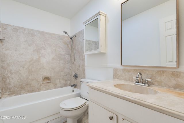 701 S College Apt 106, Lafayette, LA 70503