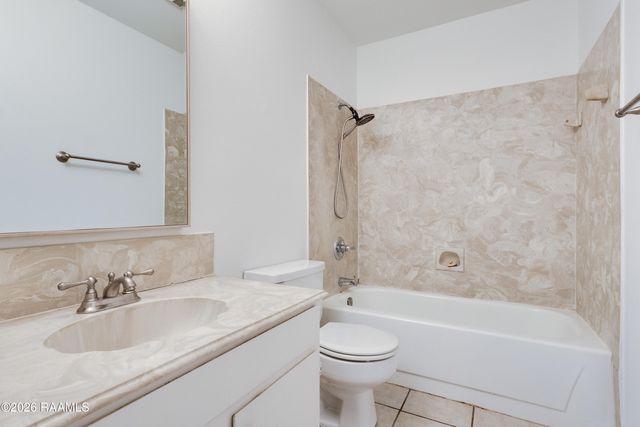 701 S College Apt 106, Lafayette, LA 70503