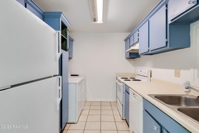 701 S College Apt 106, Lafayette, LA 70503