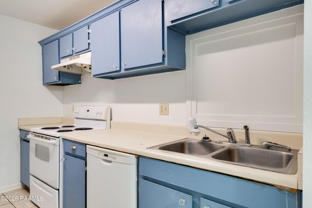 701 S College Apt 106, Lafayette, LA 70503