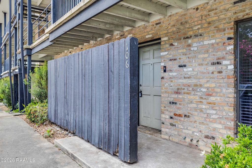 701 S College Apt 106, Lafayette, LA 70503