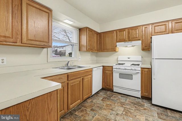 1725 ENGLISH DR, Mechanicsburg, PA 17055