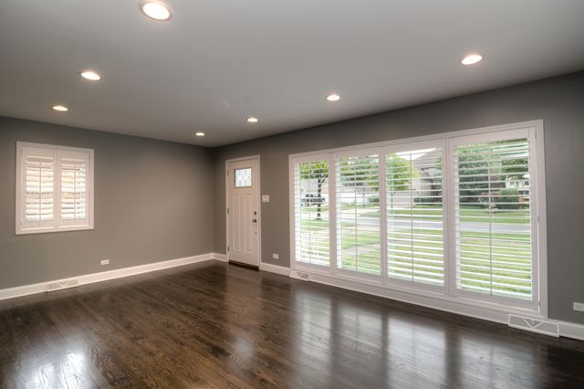 465 W Fremont Avenue, Elmhurst, IL 60126