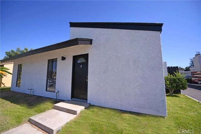 2264 Pamela A, Costa Mesa, CA 92627