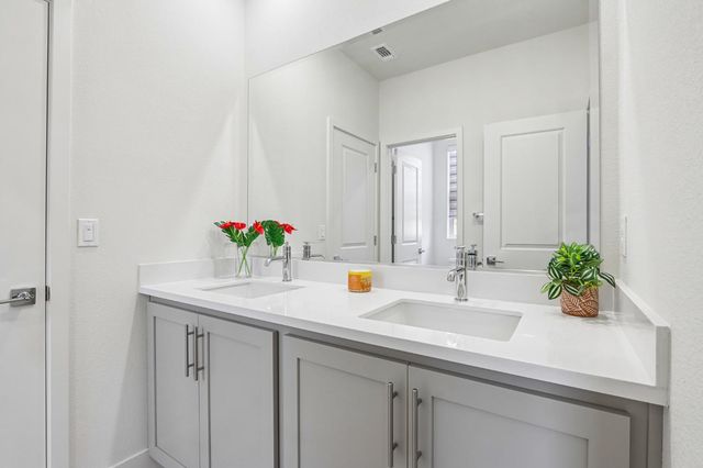 3695 Singh Ln, Tracy, CA 95377