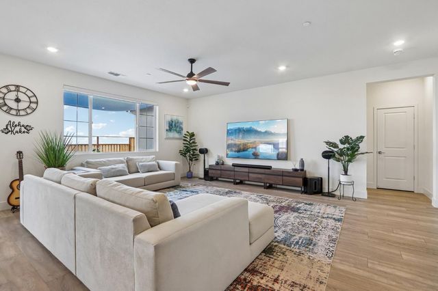 3695 Singh Ln, Tracy, CA 95377