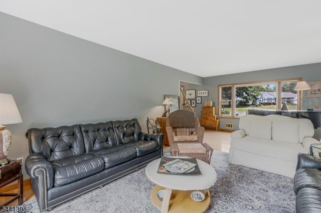 19 Renfro Rd, Franklin Twp., NJ 08873