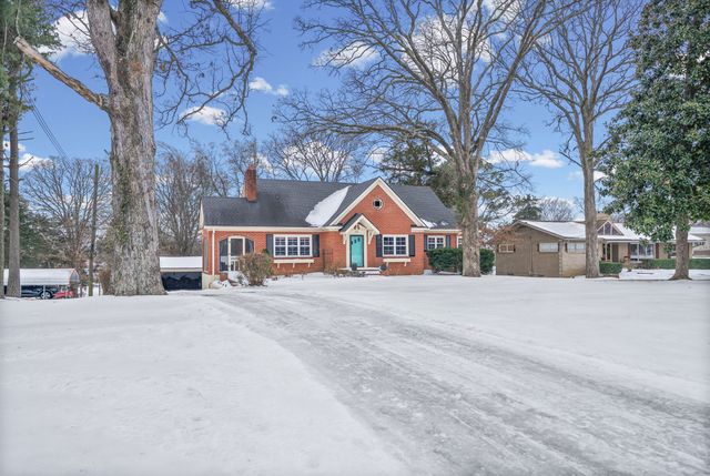 515 Country Club Ln, Hopkinsville, KY 42240