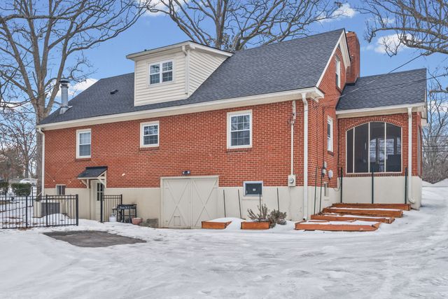 515 Country Club Ln, Hopkinsville, KY 42240