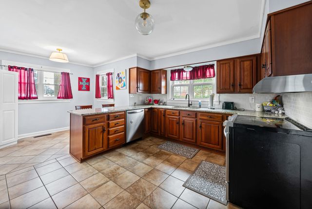 515 Country Club Ln, Hopkinsville, KY 42240