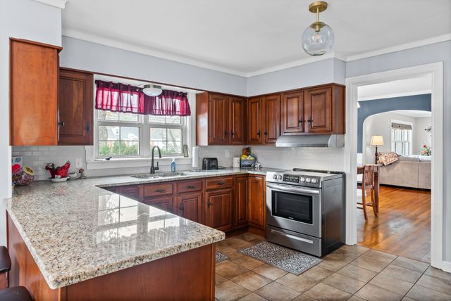 515 Country Club Ln, Hopkinsville, KY 42240