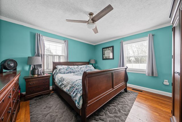 515 Country Club Ln, Hopkinsville, KY 42240