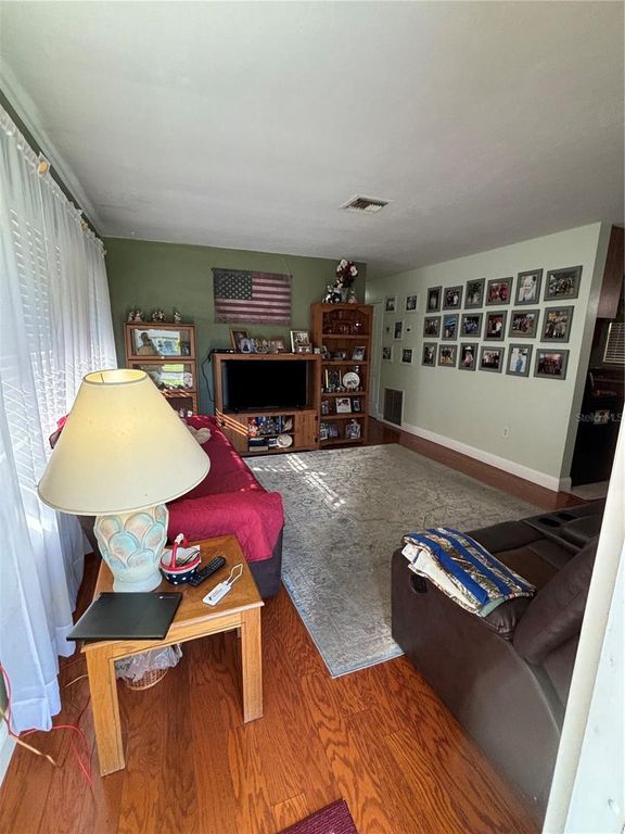 Image 5 of property listing at 6010 BROOKGREEN AVENUE, Orlando, FL 32809