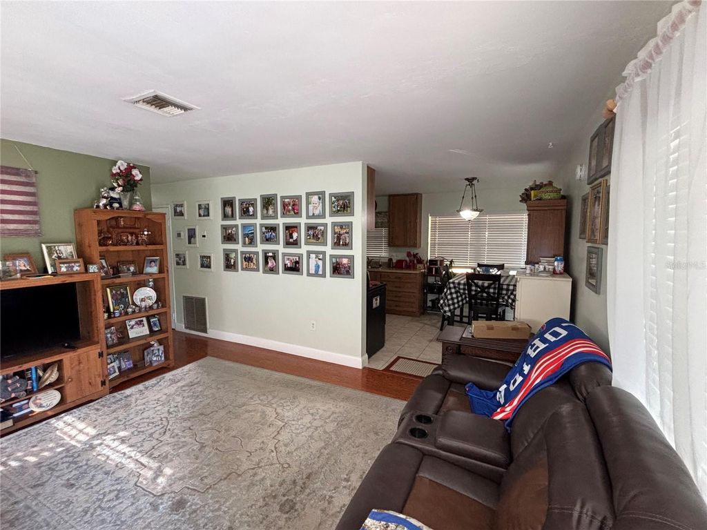 Image 7 of property listing at 6010 BROOKGREEN AVENUE, Orlando, FL 32809