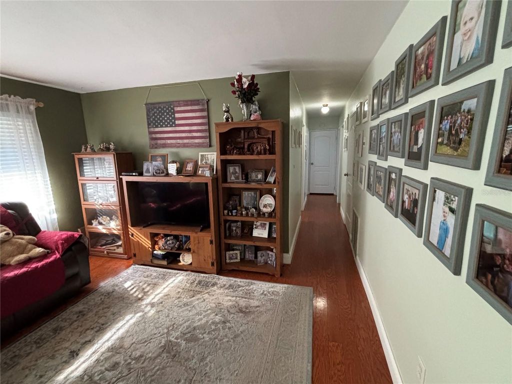 Image 9 of property listing at 6010 BROOKGREEN AVENUE, Orlando, FL 32809