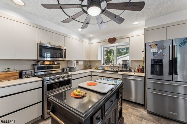 116 Pasadena Ave, Hasbrouck Heights Boro, NJ 07604