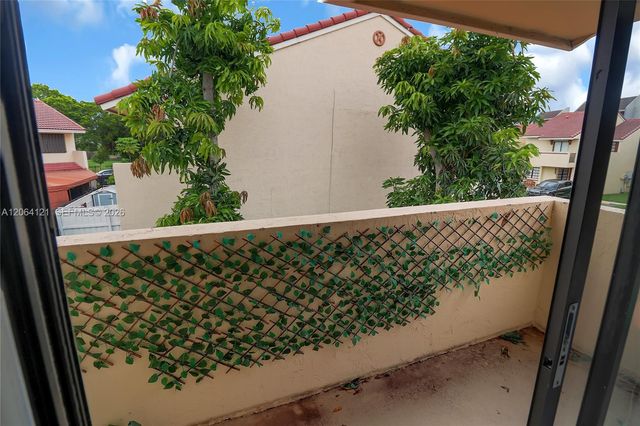 17920 NW 68th Ave 31, Hialeah, FL 33015
