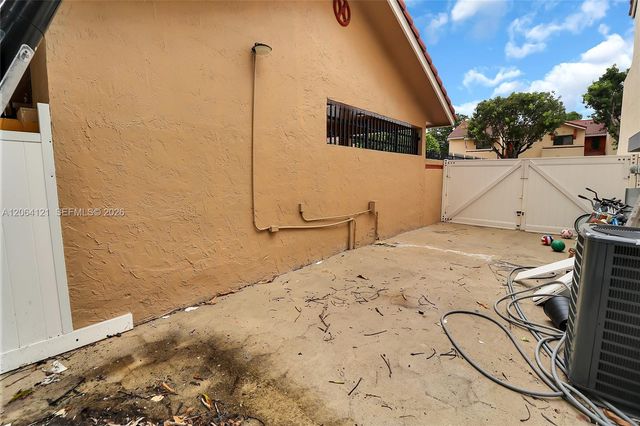 17920 NW 68th Ave 31, Hialeah, FL 33015