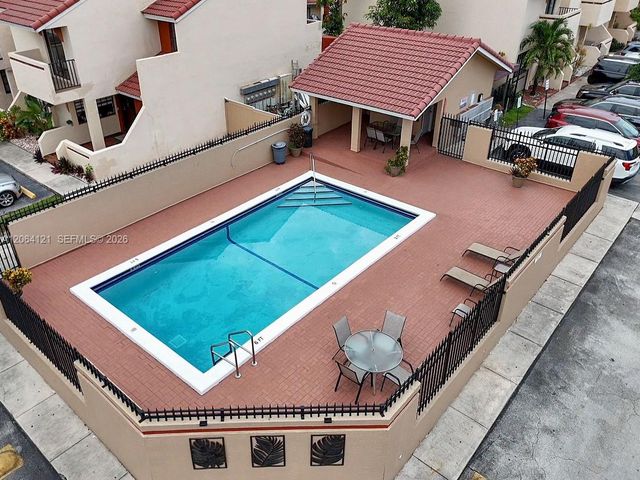 17920 NW 68th Ave 31, Hialeah, FL 33015