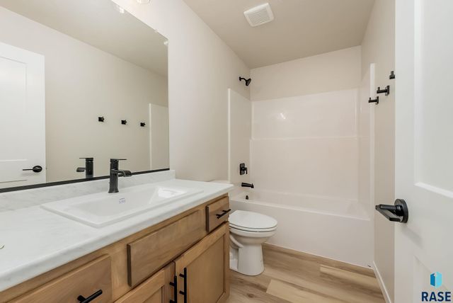 617 N Juniper St Street, Lennox, SD 57039