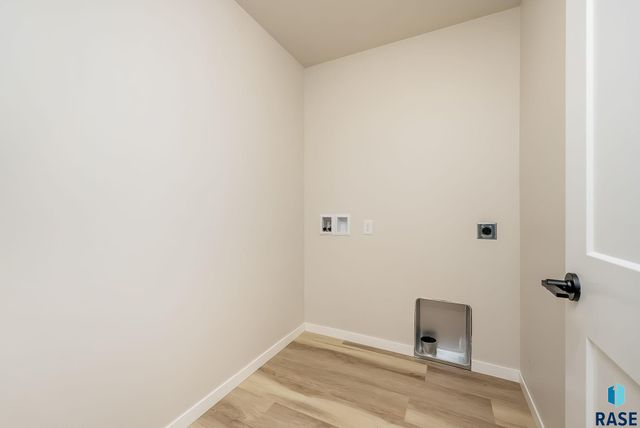 617 N Juniper St Street, Lennox, SD 57039