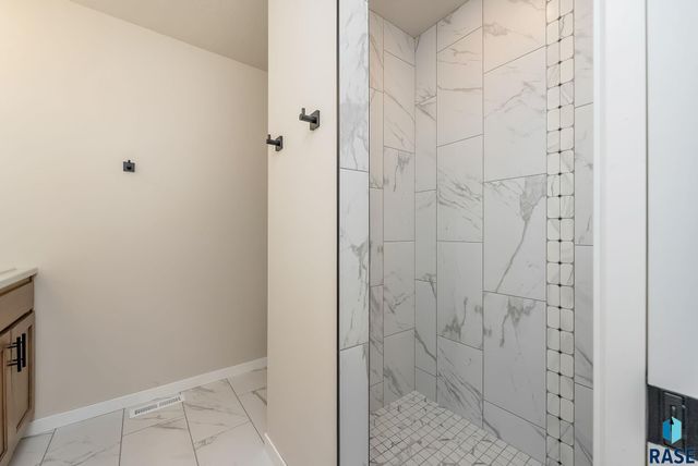 617 N Juniper St Street, Lennox, SD 57039