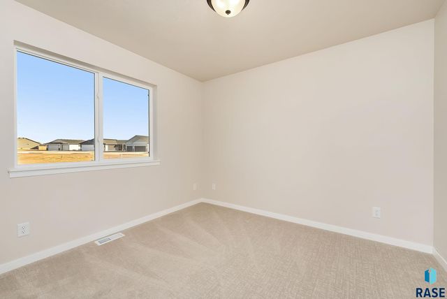 617 N Juniper St Street, Lennox, SD 57039