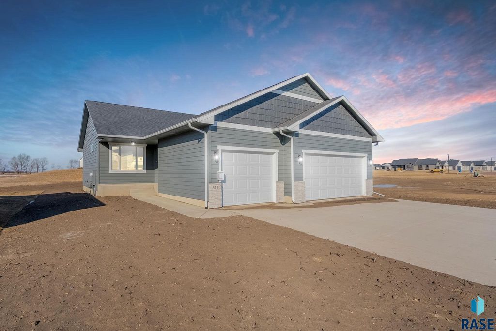 617 N Juniper St Street, Lennox, SD 57039