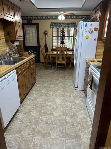 111 Hefner Street, Searcy, AR 72143